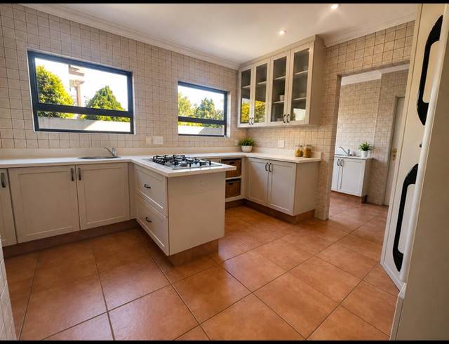 4 BEDROOM PROPERTY TO RENT IN SILVER LAKES